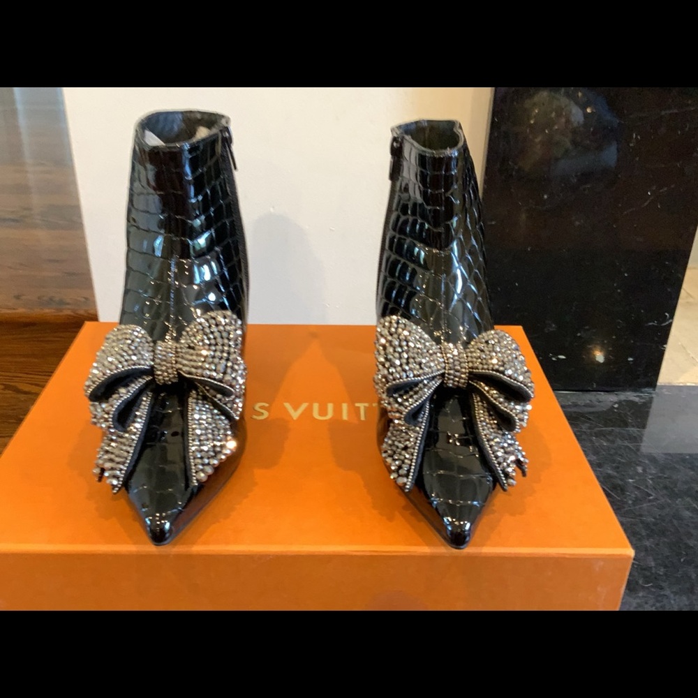 New&Beautiful Jeffrey Campbell Leather Booties.Sz8